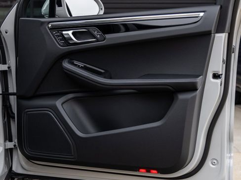 New 2026 Porsche Macan image 41