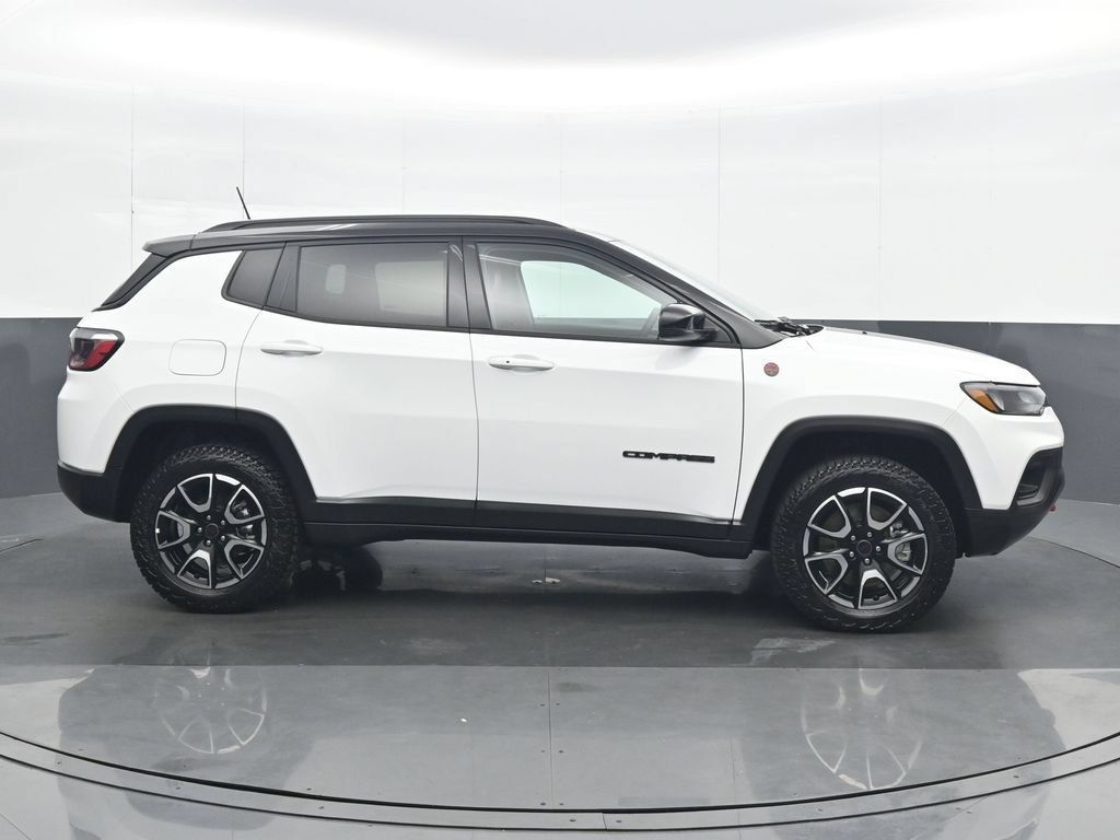 Used 2026 Jeep Compass Trailhawk AWD/4WD image 7