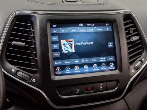 Used 2021 Jeep Cherokee Latitude Lux w/ Comfort/Convenience Group AWD/4WD image 16