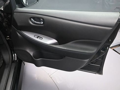 Used 2022 Nissan Leaf S image 33