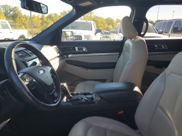Used 2018 Ford Explorer XLT w/ Equipment Group 202A AWD/4WD image 12