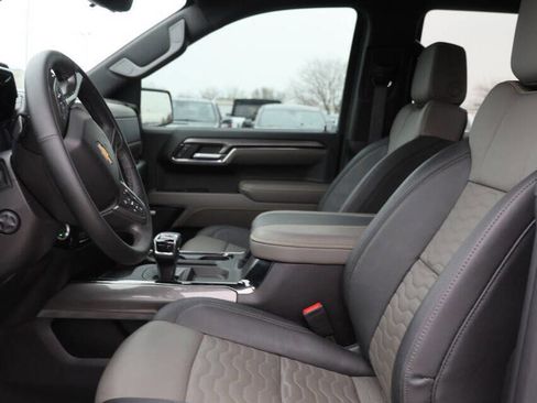 Used 2024 Chevrolet Silverado 1500 ZR2 w/ Technology Package image 13