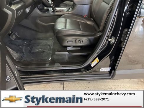 Used 2022 Chevrolet Traverse RS image 28