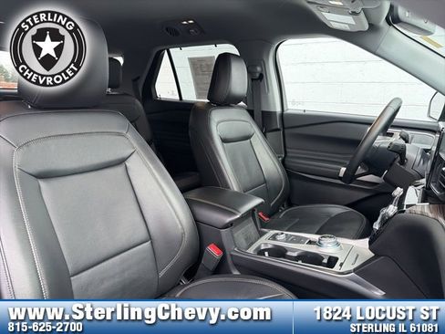 Used 2023 Ford Explorer Limited image 11
