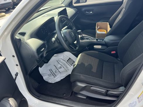 Used 2023 Honda HR-V LX image 16