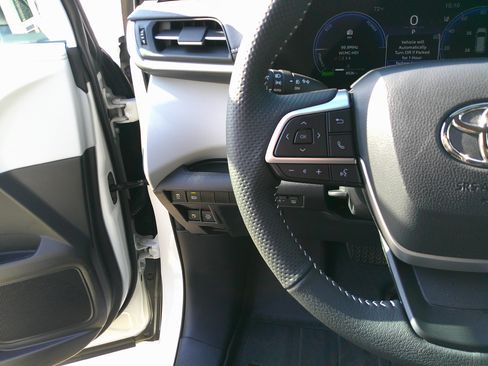 Used 2025 Toyota Sienna XSE image 20