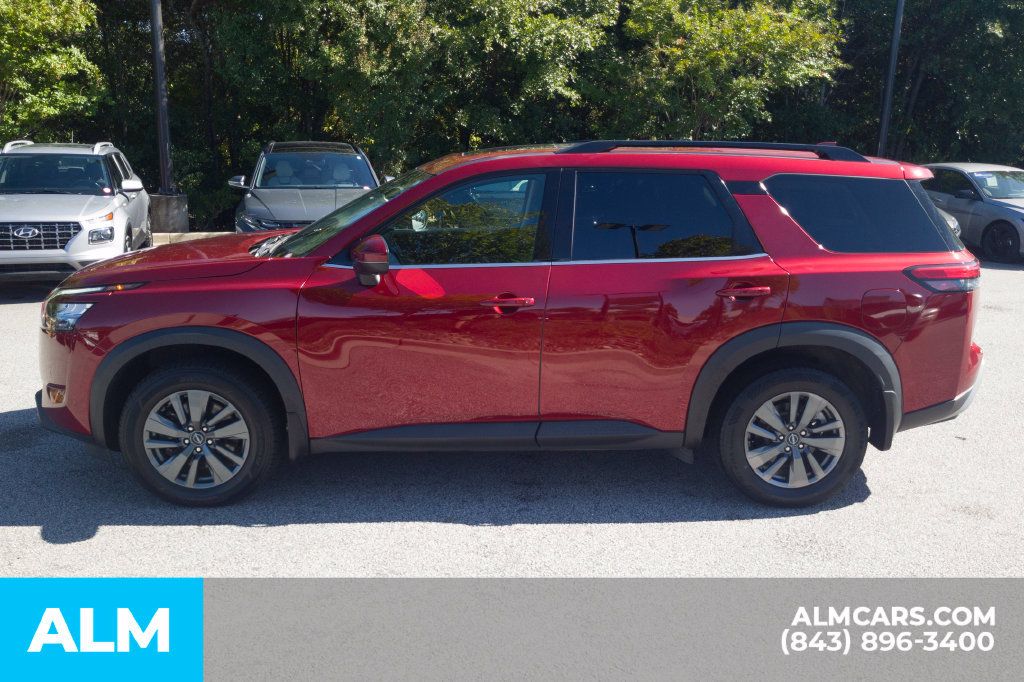 Used 2024 Nissan Pathfinder SV AWD/4WD image 11