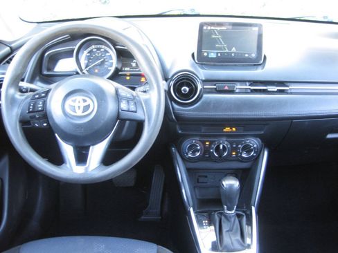 Used 2017 Toyota Yaris iA FWD image 22