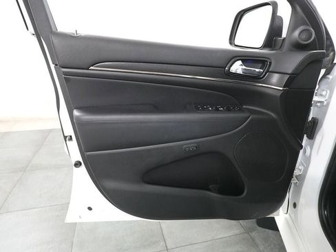 Used 2020 Jeep Grand Cherokee High Altitude AWD/4WD image 23
