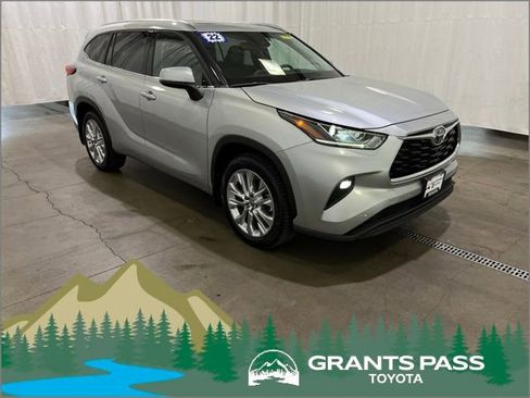 Used 2022 Toyota Highlander Limited AWD/4WD image 1