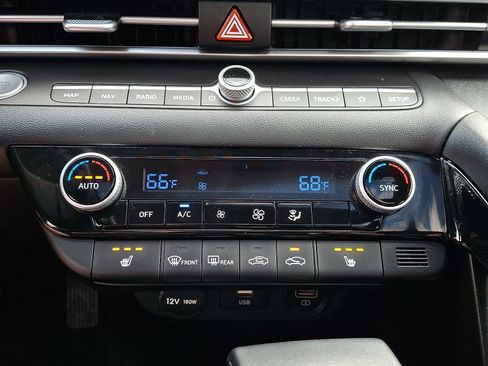 Certified 2023 Hyundai Elantra Limited FWD image 16