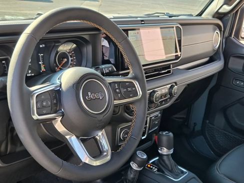 Used 2024 Jeep Wrangler Unlimited Sahara w/ Technology Group AWD/4WD image 10