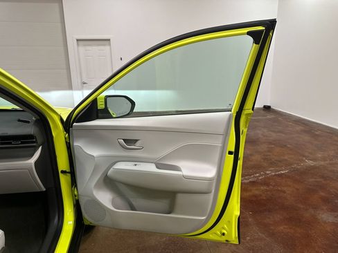 Used 2025 Hyundai Kona SEL FWD image 89