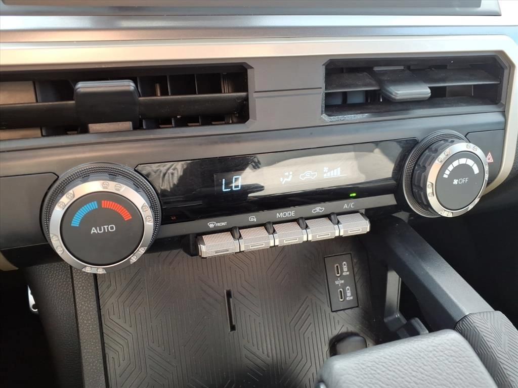 Used 2025 Toyota Tacoma TRD Sport AWD/4WD image 25