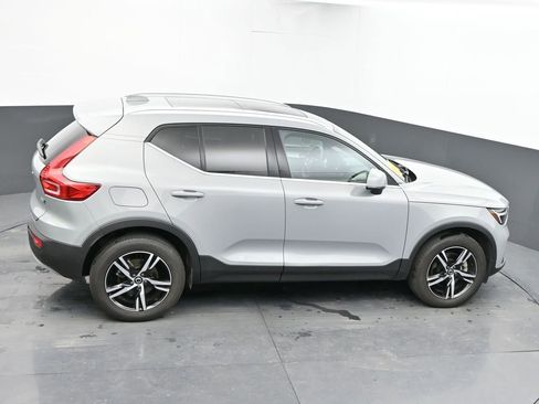 Used 2025 Volvo XC40 B5 Core image 35