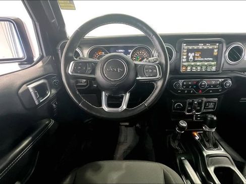 Used 2023 Jeep Wrangler Unlimited Sahara w/ Cold Weather Group AWD/4WD image 8