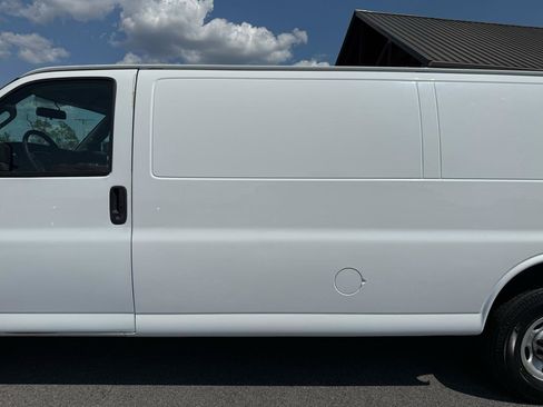 Used 2021 Chevrolet Express 3500 Extended w/ Driver Convenience Package RWD image 31