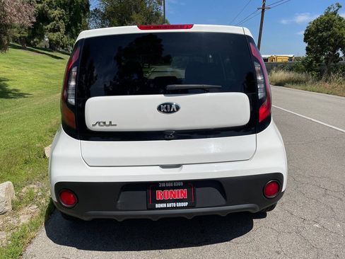 Used 2018 Kia Soul w/ Convenience Package FWD image 4