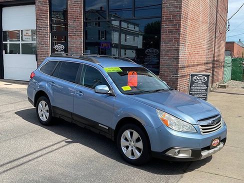 Used 2011 Subaru Outback 2.5i Limited AWD/4WD image 1