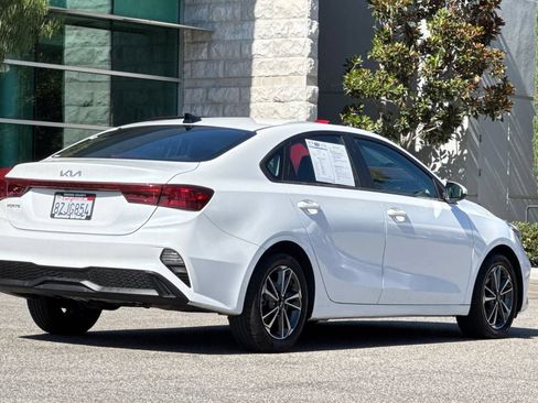 Used 2022 Kia Forte LXS FWD image 4