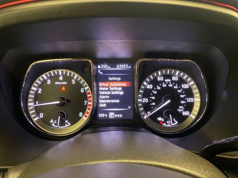 Used 2018 Nissan Titan SV w/ SV Convenience Package RWD image 12