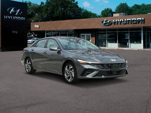 New 2025 Hyundai Elantra Limited image 11