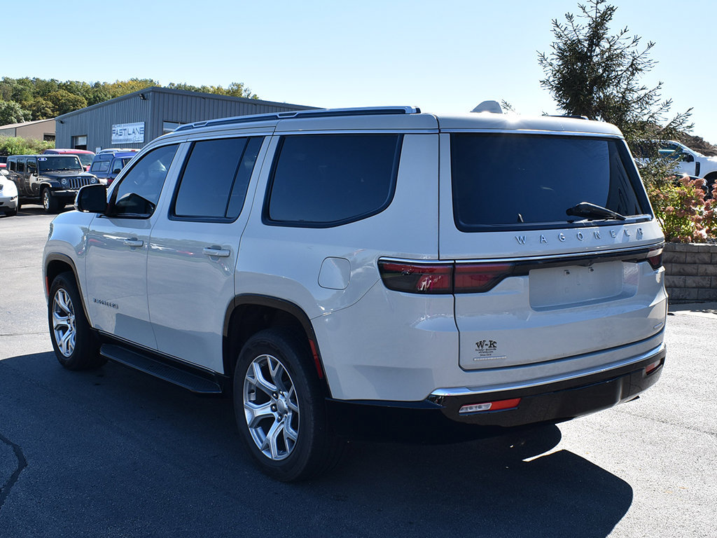 Used 2022 Jeep Wagoneer Series I w/ Premium Group I AWD/4WD image 2