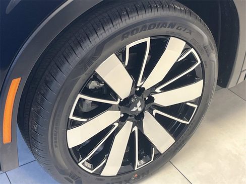 New 2026 Mitsubishi Outlander SE image 9