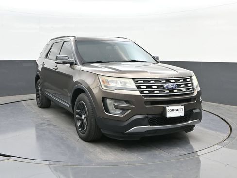 Used 2016 Ford Explorer XLT w/ Equipment Group 202A FWD image 21