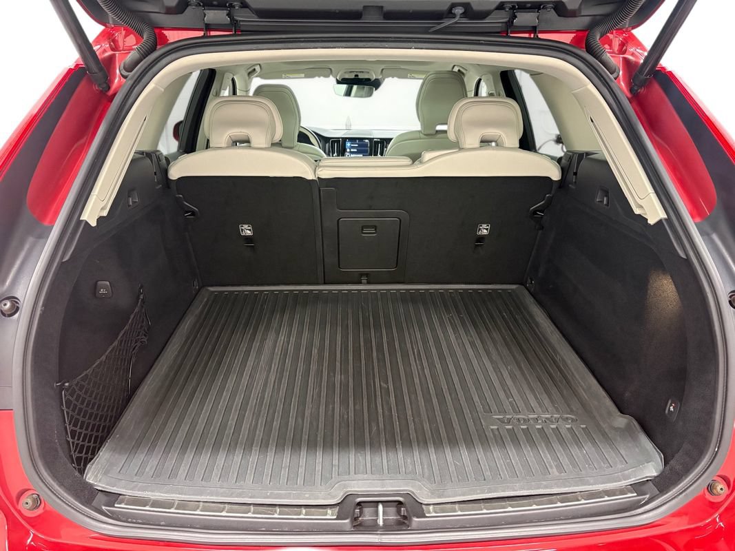 Used 2020 Volvo XC60 T5 Momentum w/ Protection Package AWD/4WD image 13