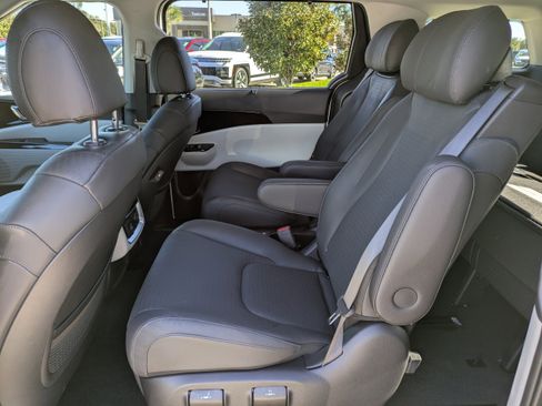 Used 2024 Kia Carnival SX Prestige image 16