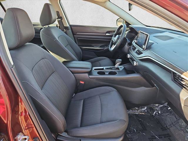 Used 2025 Nissan Altima 2.5 SV FWD image 25
