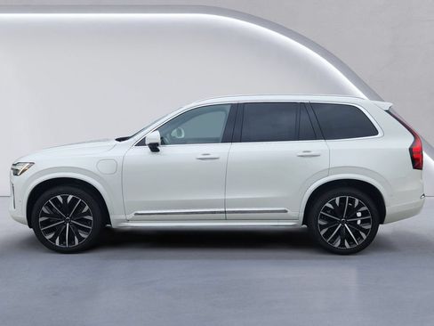New 2026 Volvo XC90 T8 Plus w/ Protection Package Premier AWD/4WD image 6