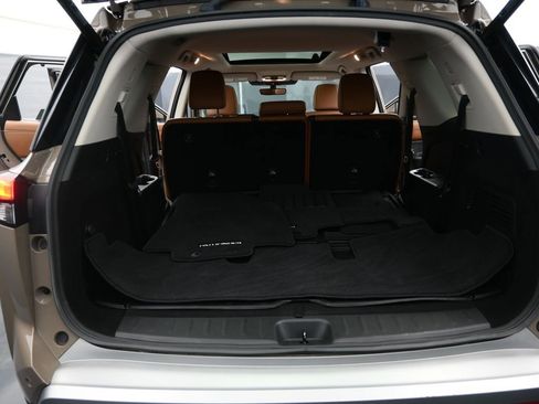 Used 2024 Nissan Pathfinder Platinum w/ Cargo Package image 12