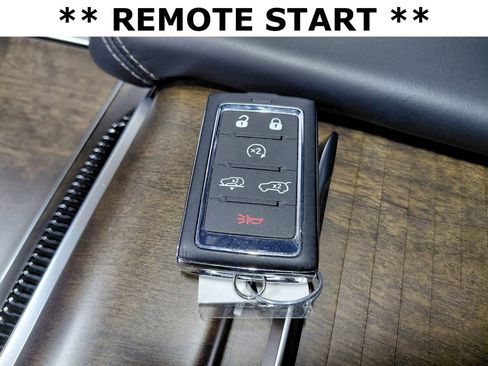 Used 2025 Jeep Grand Wagoneer 4WD image 21