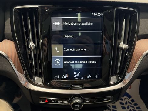 Used 2020 Volvo V60 T5 Momentum image 24