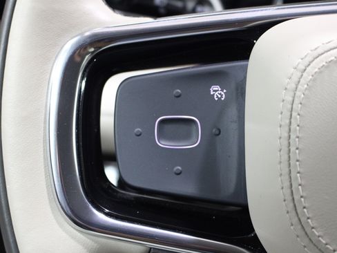 Used 2025 Lincoln Nautilus Premier AWD/4WD image 12