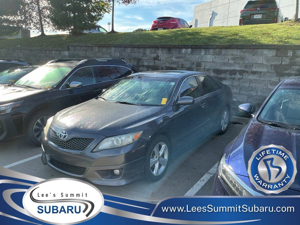 Used 2011 Toyota Camry SE w/ Sport Leather Pkg FWD image 1