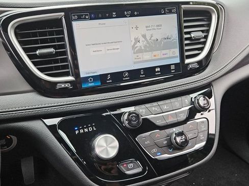 New 2025 Chrysler Pacifica Select image 26