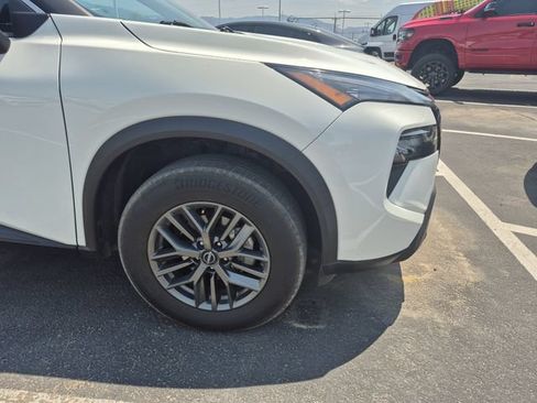Used 2024 Nissan Rogue S FWD image 5
