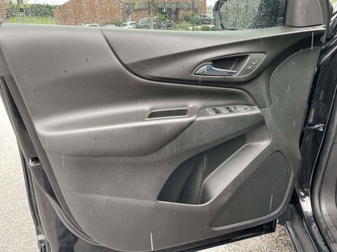 Used 2022 Chevrolet Equinox LT w/ LPO, Floor Liner Package FWD image 5