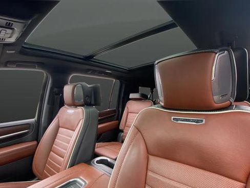 Used 2023 GMC Yukon XL Denali Ultimate w/ LPO, Floor Liner Package AWD/4WD image 11