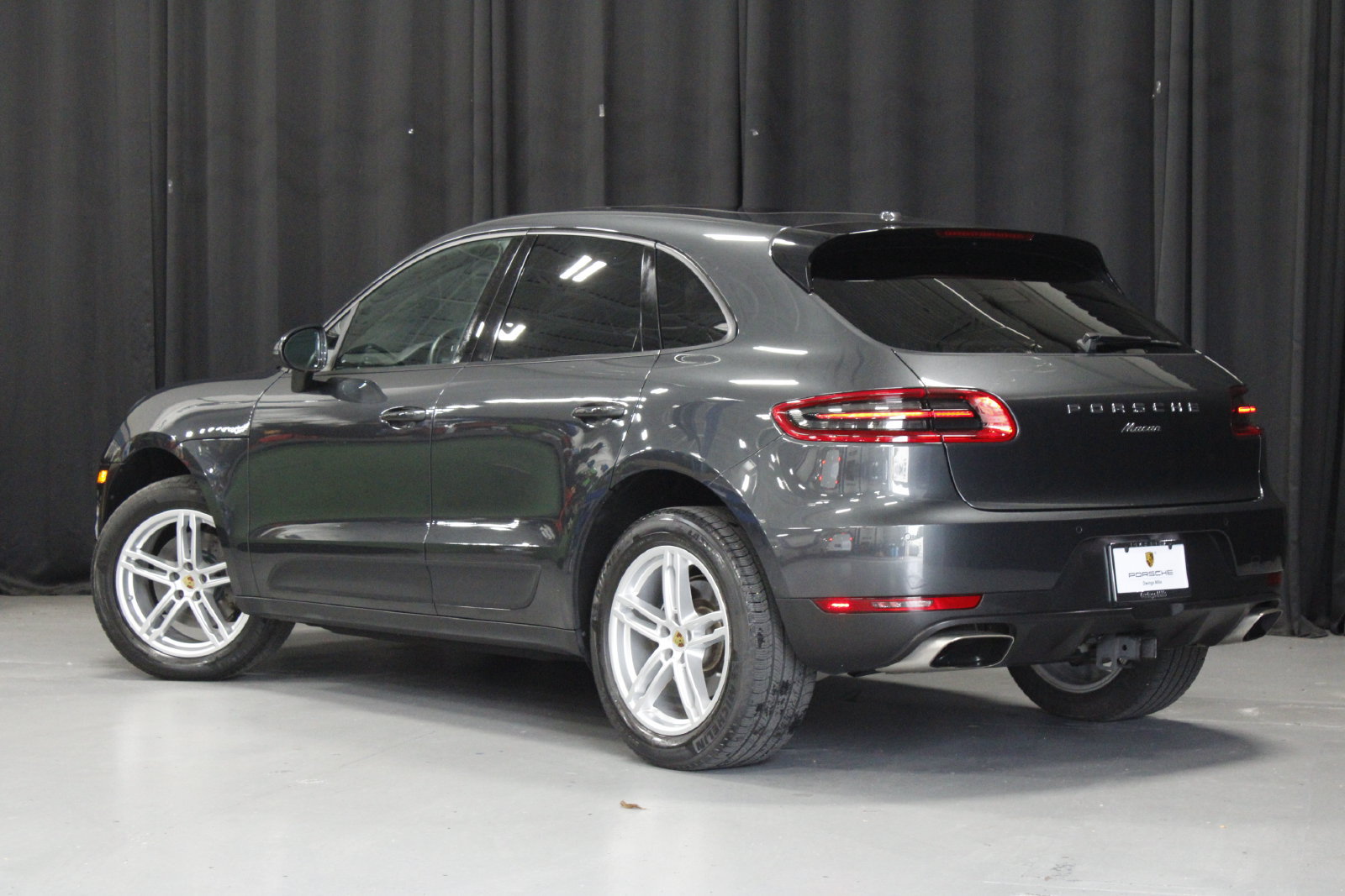 Used 2018 Porsche Macan AWD/4WD image 3