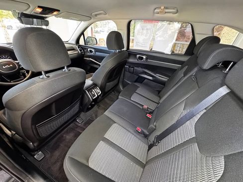 Used 2023 Kia Sorento LX AWD/4WD image 41