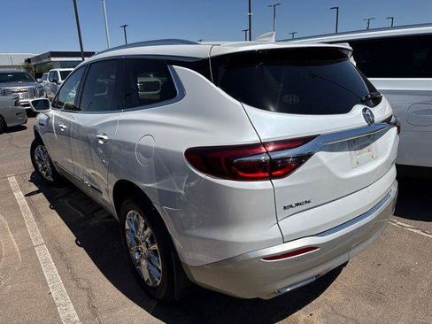 Used 2018 Buick Enclave Essence w/ Trailering Package FWD image 4