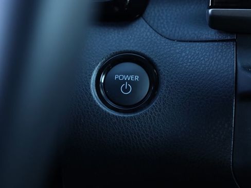 Used 2025 Toyota Camry SE w/ Convenience Package image 28