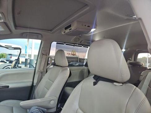 Used 2016 Toyota Sienna XLE w/ XLE Navigation Package image 19