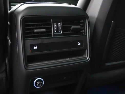 Used 2025 Porsche Cayenne E-Hybrid w/ Premium Package image 20