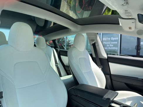 Used 2019 Tesla Model 3 AWD/4WD image 12