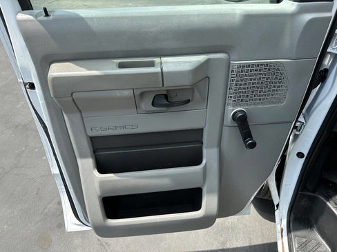 Used 2014 Ford E-150 and Econoline 150 image 10